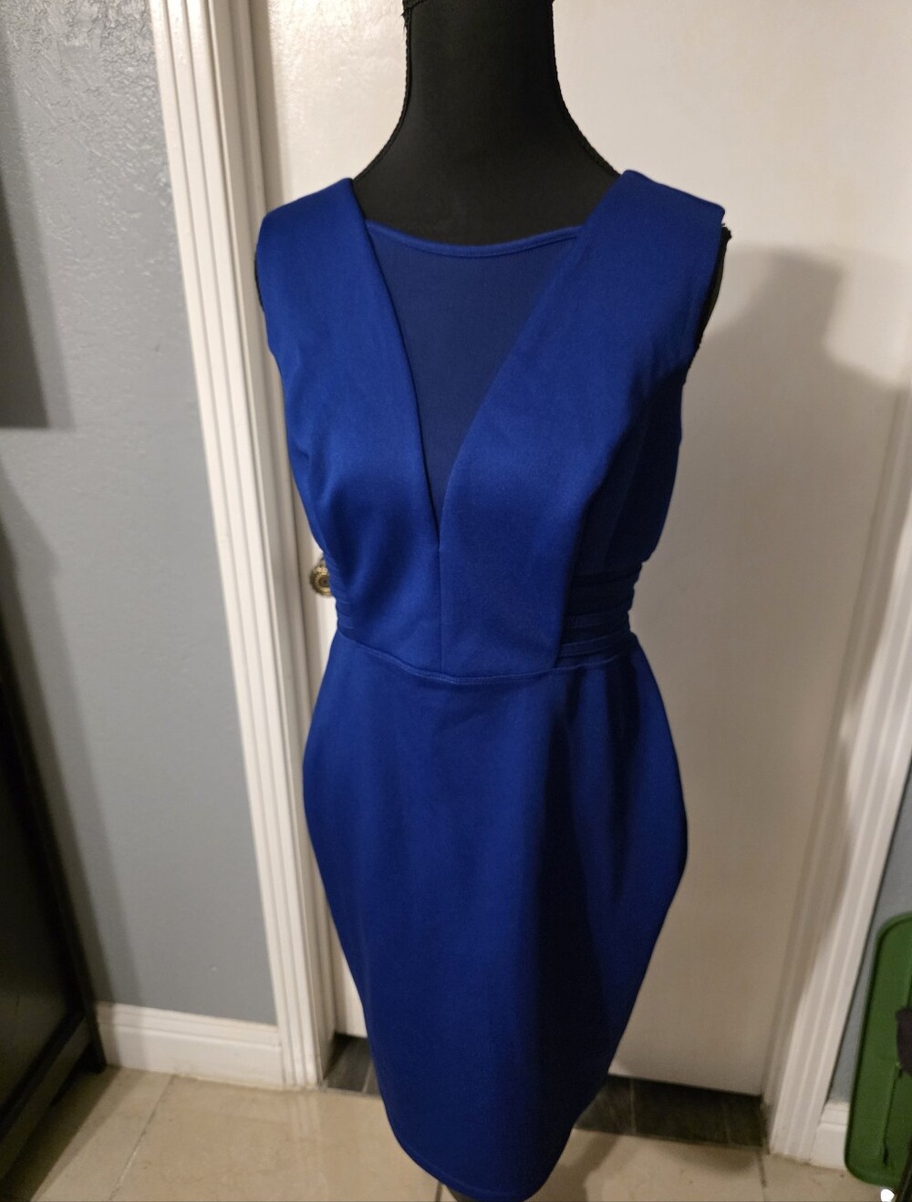 Elegant Royal Blue Sleeveless V-Neck Dress Size 8 - Picture 1 of 6